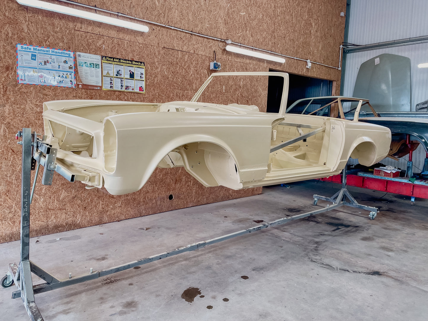 Mercedes 1966 230SL Manual [Born Again]